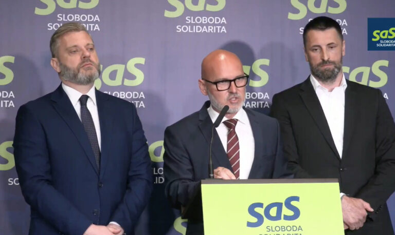 Barety za 40 eur, ktoré inde stoja 15. SaS upozorňuje na ďalší sporný nákup ministra vnútra – VIDEO