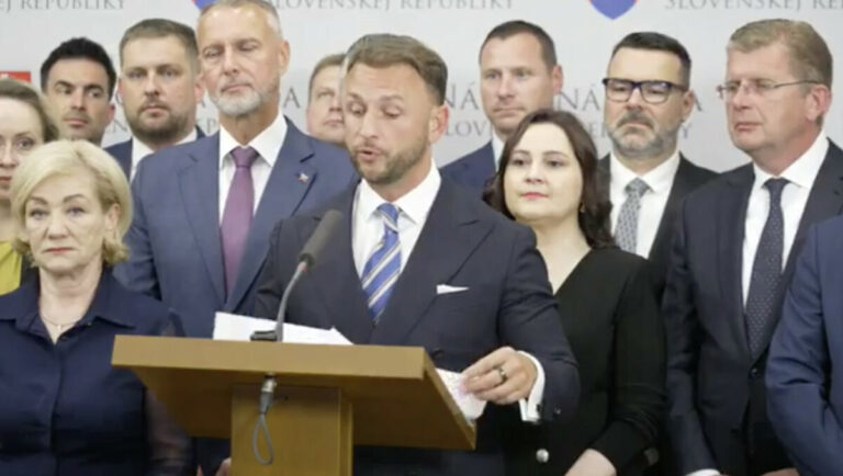 Hlas-SD chce počkať so schvaľovaním covidových amnestií, rozhodne správa od Kotlára – VIDEO