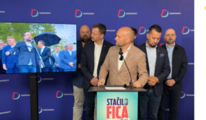 Demokrati odmietajú zaťahovanie strany do atentátu na Fica, podľa nich ide o prekrývanie skutočných problémov – VIDEO, FOTO