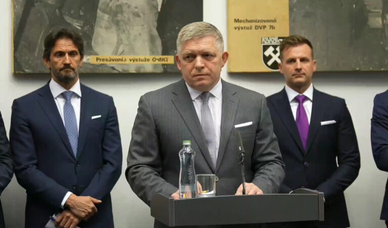 Bezpečnostné zložky potvrdili možnosť ďalšieho útoku na ústavného činiteľa, podľa Fica sme milimeter od tragédie – VIDEO
