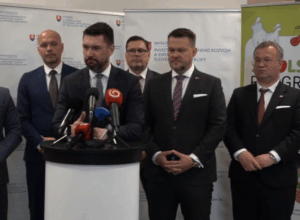 Ministri Takáč a Migaľ sa stretli so starostami z južného Slovenska, pre malé obce sú vyčlenené milióny eur – VIDEO
