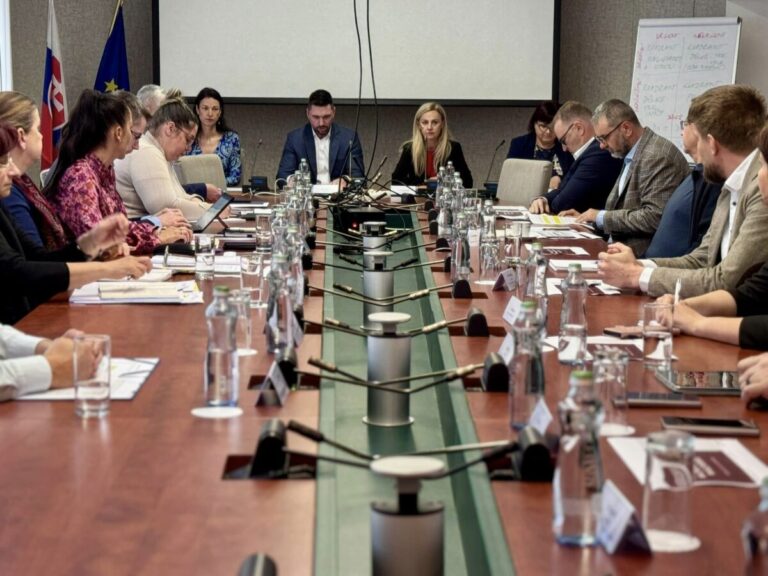 Takáčovo ministerstvo rieši situáciu s umiestnením jatočných ošípaných na trh – FOTO