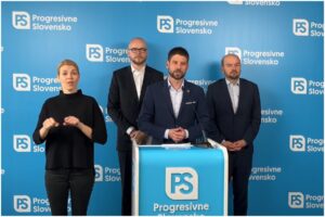 Šimečka: Ak Slovensko odstúpi od pandemickej zmluvy, Šaško musí ako minister skončiť
