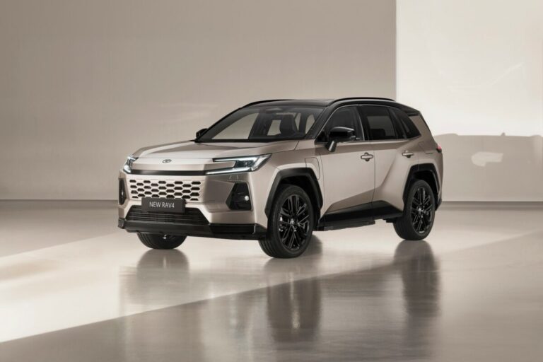 Nová Toyota RAV4 je oficiálne odhalená. Evolúciu nezaprie, revolúcia sa nekoná – VIDEO, FOTO