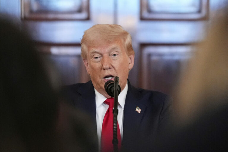 Trump schválil predaj zbraní Kyjevu, prvýkrát vo svojom druhom funkčnom období