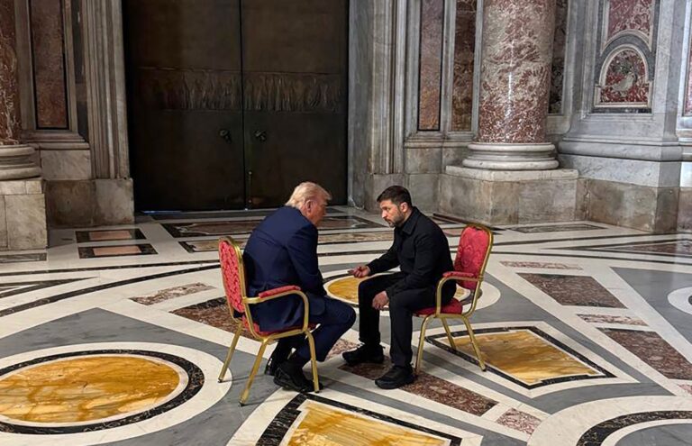 Zdroje prezradili, o čom sa Zelenskyj a Trump rozprávali vo Vatikáne