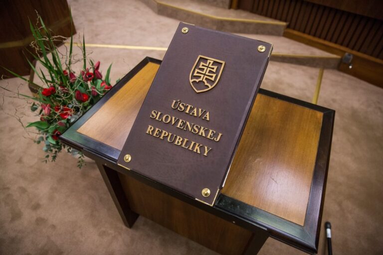 Výbor Slovenskej spoločnosti pre medzinárodné právo pri SAV je znepokojený návrhom novely ústavy