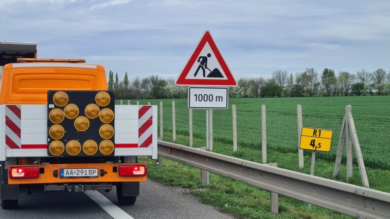 Diaľničiari ukončili jarnú údržbu zelene, za tri mesiace upravili plochu veľkú ako menšie mesto