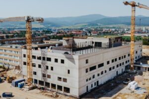 Výstavba nového pavilónu nemocnice v Spišskej Novej Vsi ide podľa plánu, jeho skelet je hotový