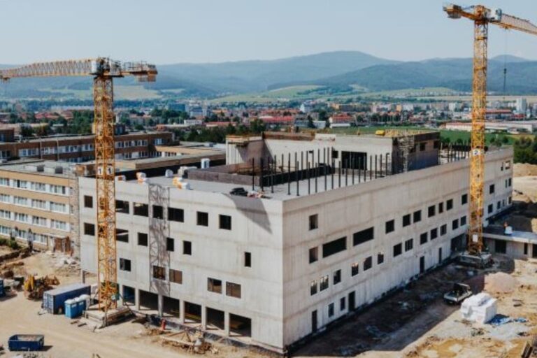 Výstavba nového pavilónu nemocnice v Spišskej Novej Vsi ide podľa plánu, jeho skelet je hotový