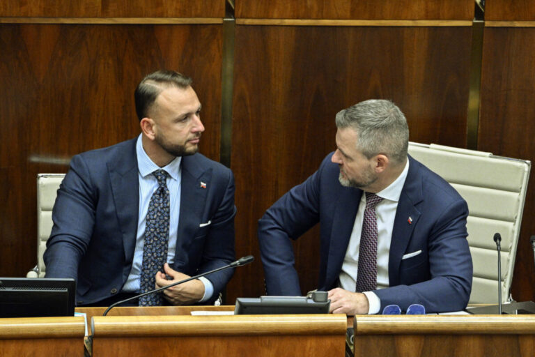 Prezident vyzval ministra vnútra Šutaja Eštoka na zmenu petičného práva, upozorňuje na možné podvody