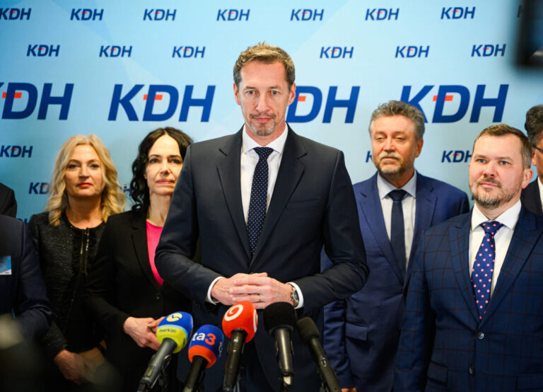 Rada KDH podporila ústavné zmeny, uzneseniu však predchádzala silná debata a výmena názorov