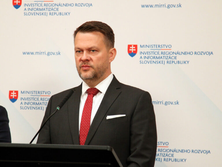 Migaľ možno nebude môcť ľubovoľne meniť využitie eurofondov. V Bruseli prešiel návrh, ktorý má chrániť samosprávy