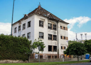 Dom hrôzy pri Hlavnej stanici straší už viac ako dve desaťročia – FOTO