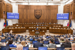 Na aktuálnej schôdzi parlamentu sa bude podľa Rašiho rozhodovať o zmenách v Ústave, prídu aj návrhy na odvolávanie