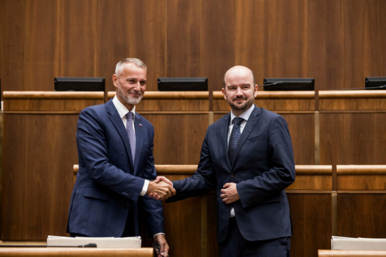 Martin Dubéci z Progresívneho Slovenska bol zvolený za nového podpredsedu parlamentu – FOTO