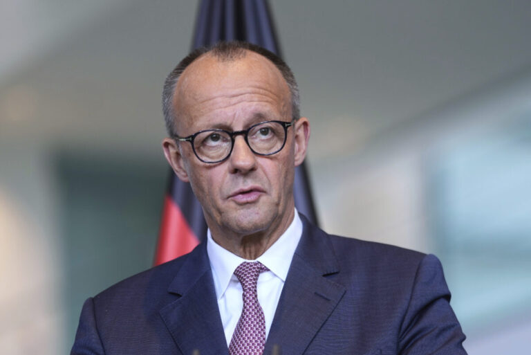 Nemecký kancelár obhajoval zásah proti migrácii ako nevyhnutný na ochranu verejnej bezpečnosti