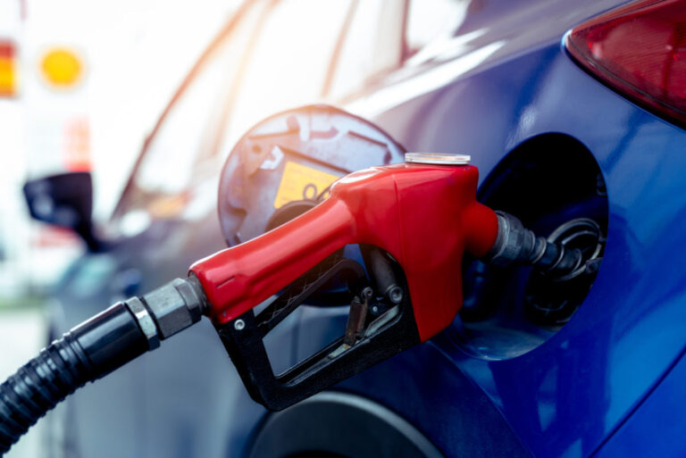 Motoristi musia počítať s ďalším zdražovaním, na dovolenku do Chorvátska sa oplatí benzín tankovať v Maďarsku
