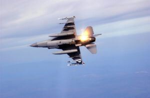 Izrael oznámil zabitie troch iránskych veliteľov počas bombardovania