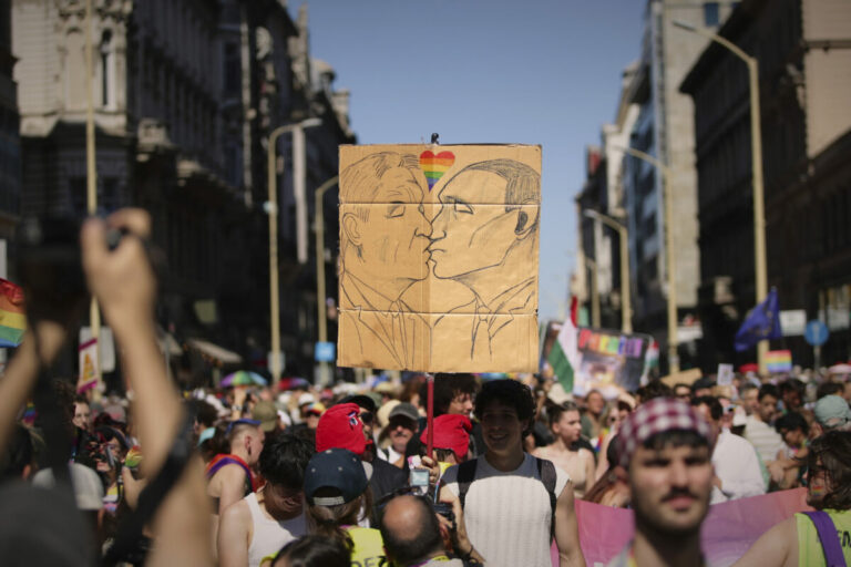 Desaťtisíce ľudí pochodovali na Budapest Pride napriek Orbánovmu zákazu, organizátorom hrozí väzenie
