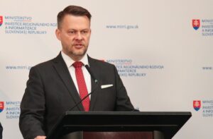 Migaľovo ministerstvo podporilo 11 projektov po celom Slovensku. Financie pôjdu na školy, parky aj pamiatky