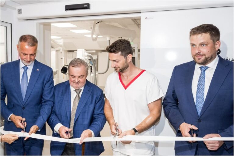 Vo Fakultnej nemocnici v Trnave otvorili nové pracovisko, liečba infarktov v kraji bude dostupnejšia – FOTO