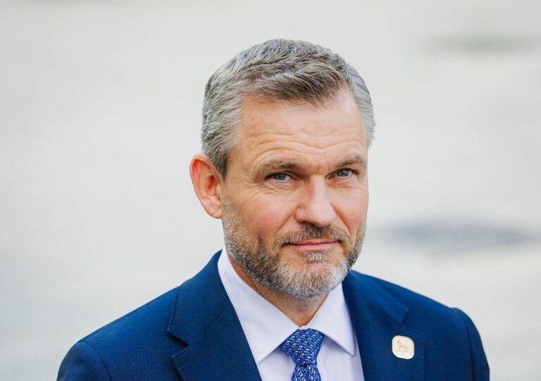 Petícia za referendum o sankciách voči Rusku čelí podozreniam z falšovania podpisov, opakuje sa aj meno úradníka