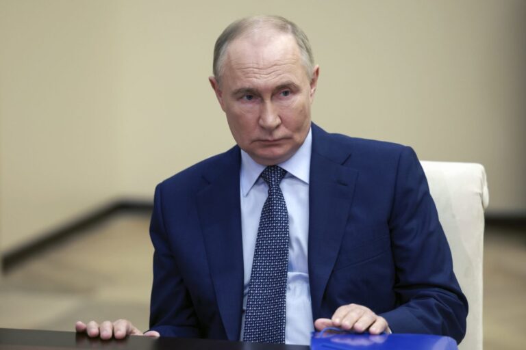 Putin nevycestuje na samit BRICS do Brazílie, bojí sa zatknutia