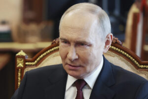 Putin: Zbrojenie NATO nie je pre Rusko hrozbou