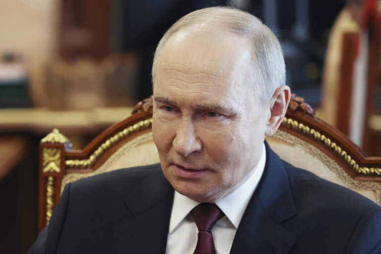 Putin: Zbrojenie NATO nie je pre Rusko hrozbou