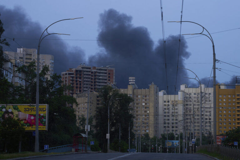 Kyjev a Odesa sa stali terčom masívnych útokov raketami a dronmi