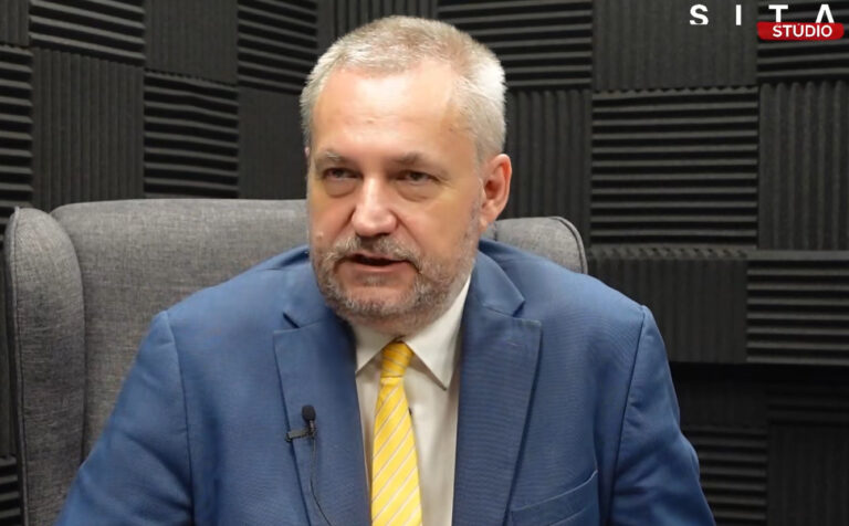 Označiť predstaviteľa misie Európskeho parlamentu za nájomného vraha nepatrí do demokratickej spoločnosti, tvrdí Dostál – VIDEO