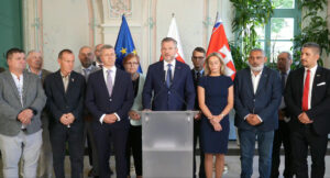 Prezident Pellegrini sa za okrúhlym stolom stretol s predstaviteľmi národnostných komunít – VIDEO