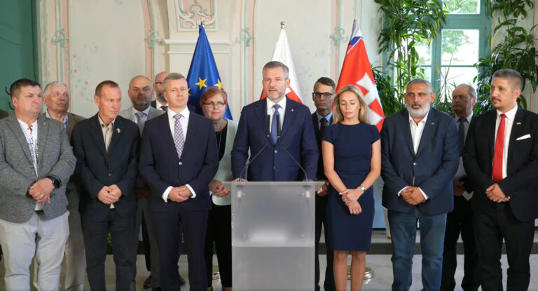 Prezident Pellegrini sa za okrúhlym stolom stretol s predstaviteľmi národnostných komunít – VIDEO
