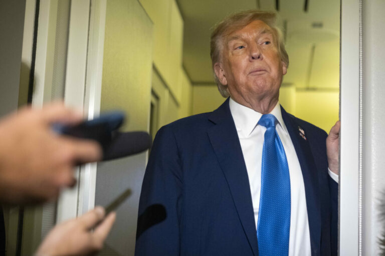 Máme kontrolu nad oblohou nad Iránom, vyhlásil Trump