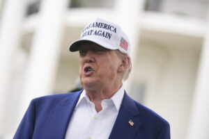Trump vyhlásil, že vie, kde sa Chameneí nachádza, ale „zatiaľ ho nezabije“