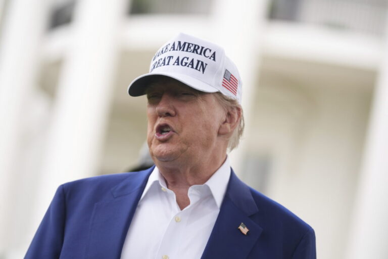 Trump vyhlásil, že vie, kde sa Chameneí nachádza, ale „zatiaľ ho nezabije“