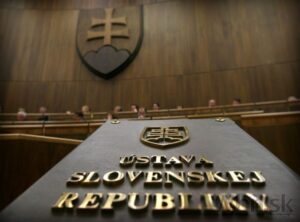 Petíciu proti zmene Ústavy SR podpísalo viac ako štyritisíc ľudí, sú medzi nimi aj známe osobnosti