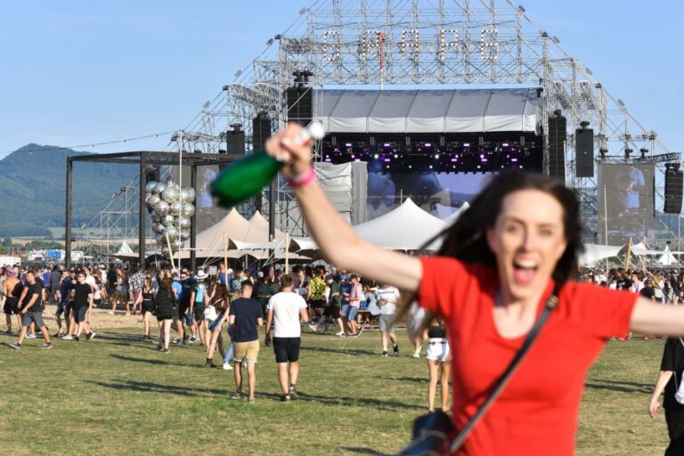 Letné festivaly si vyžadujú opatrnosť – odborníčka radí, ako predísť opici, úpalu aj žalúdočným problémom