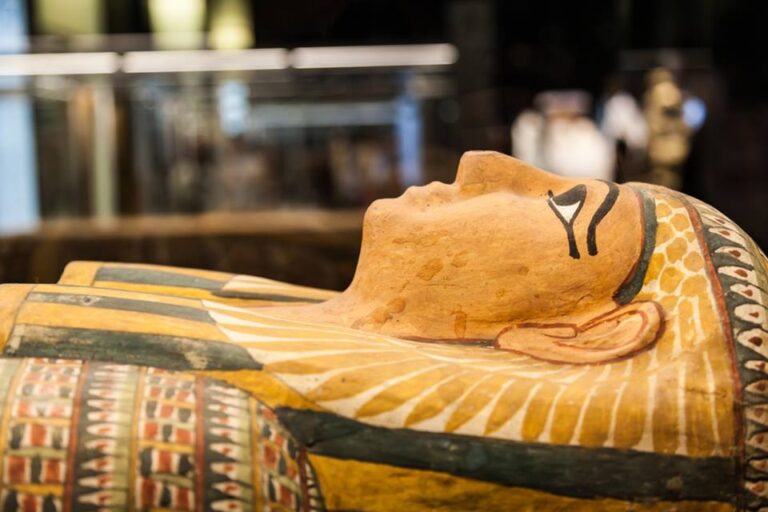 Belgicko odovzdalo späť Egyptu približne 2 000 rokov starý sarkofág