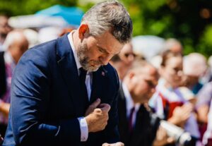 Prestaňme sa hádať a nenávidieť, vyzval Pellegrini z Nitry. Slovákom pripomenul odkaz Cyrila a Metoda – VIDEO