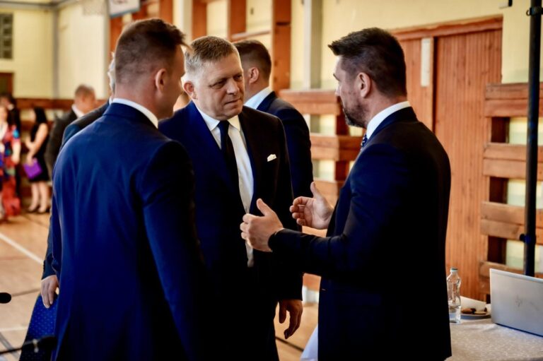 Ficova vláda rozdelila okresom Púchov a Ilava vyše dva milióny eur. Čo prinesú financie regiónom?