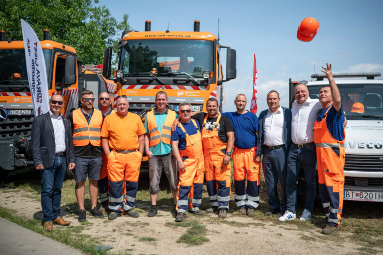 Bratislavskí župní cestári obnovili za štyri roky 200 kilometrov ciest, v tomto roku majú v pláne ďalších 35 kilometrov – FOTO