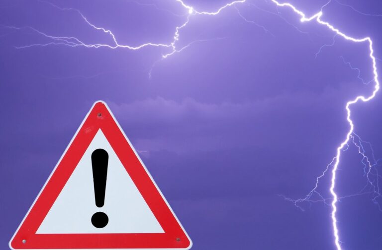 Búrky dnes udrú najmä v dvoch krajoch a meteorológovia už predpovedajú studený front a ochladenie