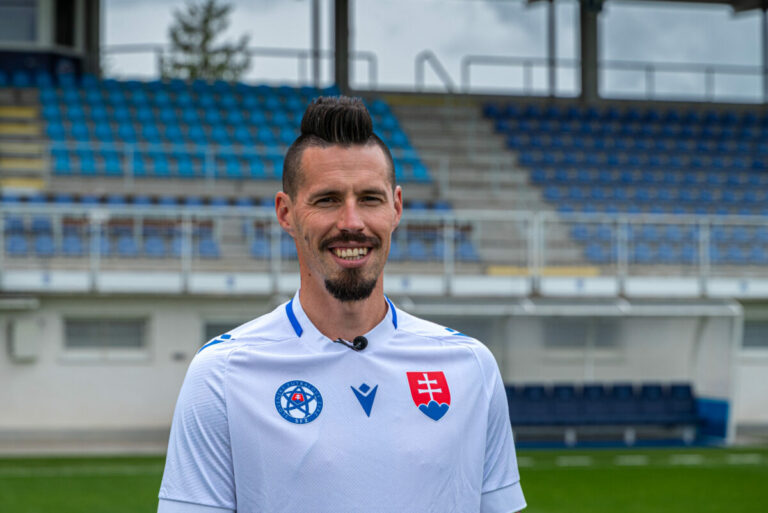 Futbalové esá spojili sily s organizáciou NIE RAKOVINE: Spoločne v kampani na zvýšenie povedomia o očkovaní proti HPV