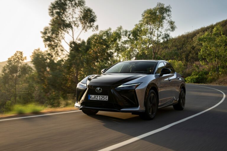 Cybertruck od Lexusu má Yoke i riadenie cez kábel. Toto je nový Lexus RZ – FOTO
