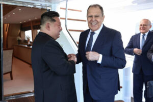 Minister zahraničných vecí Sergej Lavrov sa stretol so severokórejským vodcom Kim Čong-unom – FOTO