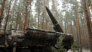 Putin hneď po telefonáte s Trumpom na Ukrajinu vypálil rekordných 550 dronov a rakiet