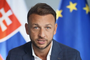 Šutaj Eštok obvinil opozíciu z papalášstva, tvrdí, že nechce šetriť na sebe a ignoruje zodpovednosť voči ľuďom – VIDEO