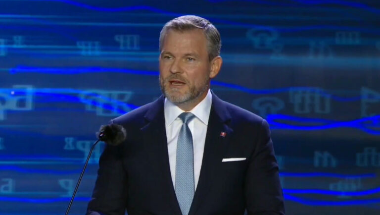 Štátne sviatky by nemali byť zneužívané na politický súboj, ani by nás nemali rozdeľovať, tvrdí prezident Pellegrini – VIDEO